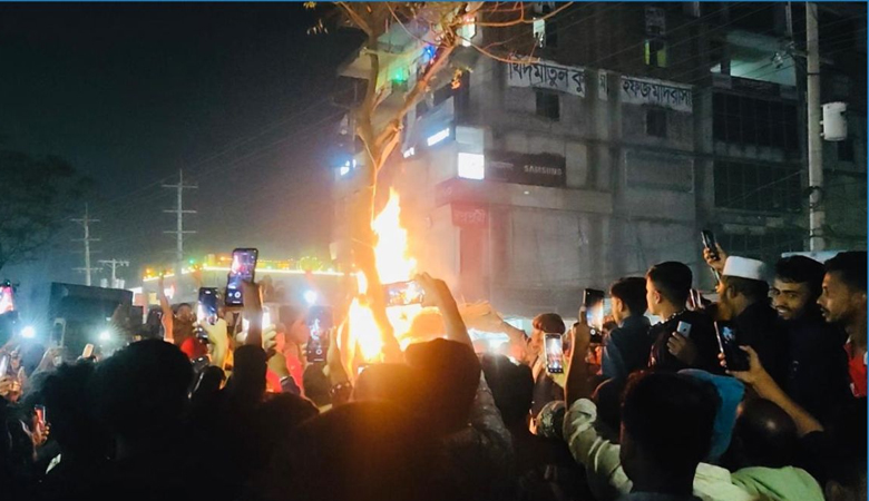 পিটিয়ে হত্যার পর দীপুর মরদেহ আগুনে পুড়িয়ে দেওয়া হয়