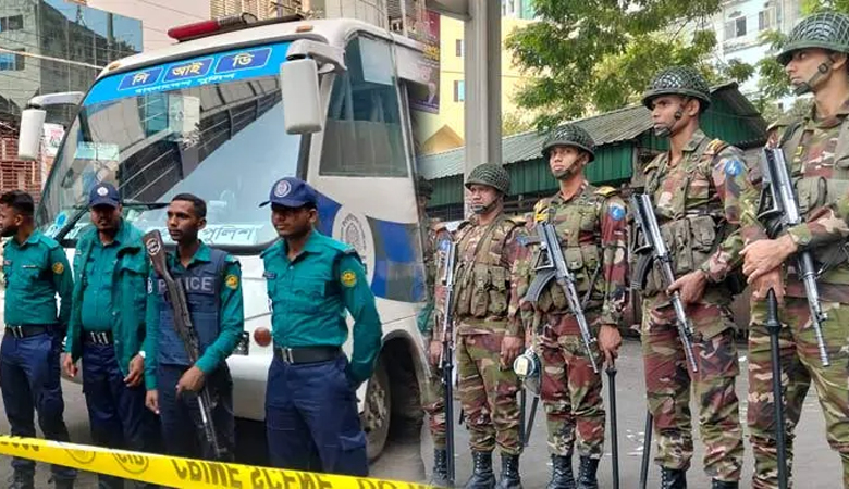 ঢাকায় নিরাপত্তা জোরদার, সতর্ক অবস্থানে পুলিশ-র‌্যাব-সেনা