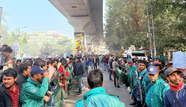 হাদির সমাধিস্থলে তারেক রহমান