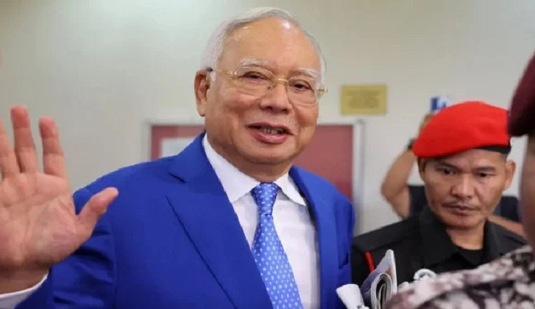 দুর্নীতি মামলায় ১৫ বছরের কারাদণ্ড সাবেক মালয়েশিয়ার প্রধানমন্ত্রীর