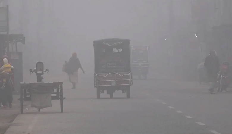 নীলফামারীতে তীব্র শীতে বিপর্যস্ত জনজীবন