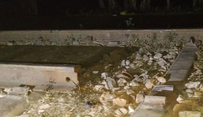 রেললাইন কেটে নিয়ে গেছে দুর্বৃত্তরা, ঢাকা-ময়মনসিংহ রেল চলাচল বন্ধ