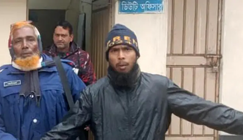 বাবাকে কুপিয়ে হত্যার পর থানায় ছেলের আত্মসমর্পণ