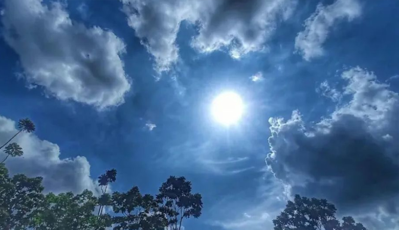 দুপুরে সুর্যের দেখা পেলো রাজধানীবাসী, বেড়েছে তাপমাত্রা