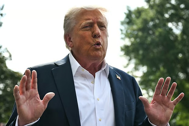 চিকিৎসকের নির্দেশনার ৪ গুণ বেশি মাত্রায় ওষুধ খাচ্ছেন ট্রাম্প