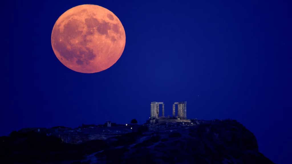 উঁকি দেওয়ার অপেক্ষায় বছরের প্রথম সুপারমুন