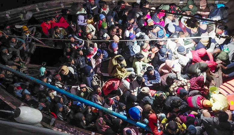 সমুদ্রপথে অবৈধভাবে বিদেশ গমনকালে আটক ২৭৩