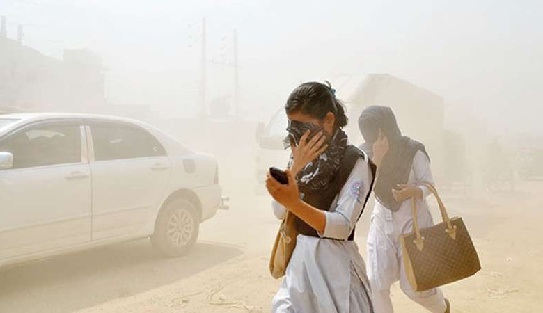 বিশ্বে বায়ুদূষণে আজ শীর্ষে ঢাকা