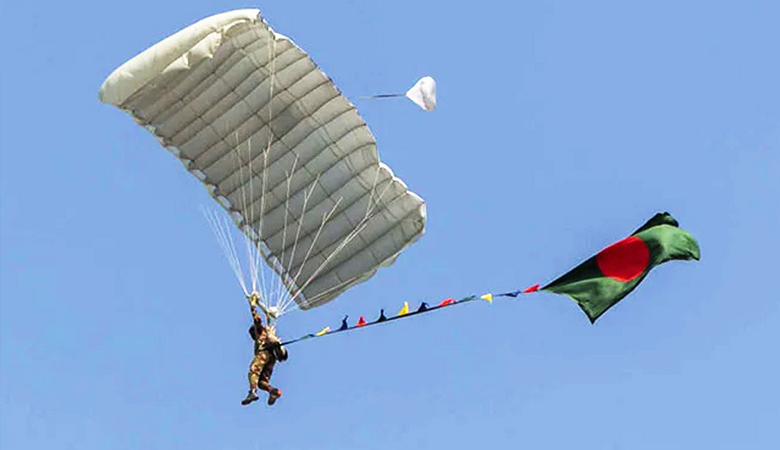 স্কাইডাইভিংয়ে সর্বাধিক পতাকা উড়িয়ে গিনেস রেকর্ড বাংলাদেশের