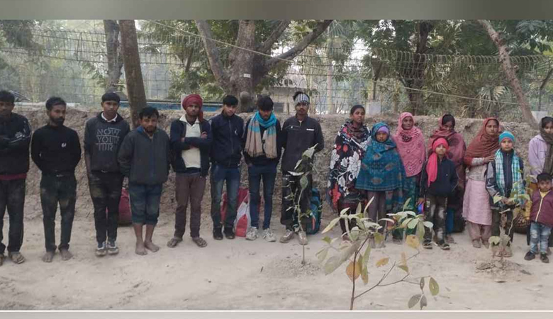 চাঁপাইনবাবগঞ্জ সীমান্তে নারী ও শিশুসহ ১৭ জনকে পুশ ইন