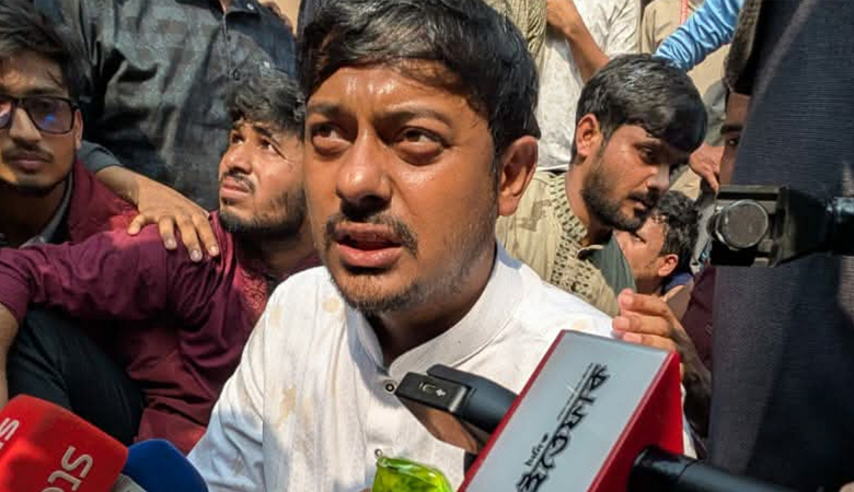 নাসীরুদ্দীন পাটওয়ারীর ওপর আবারো ডিম নিক্ষেপ