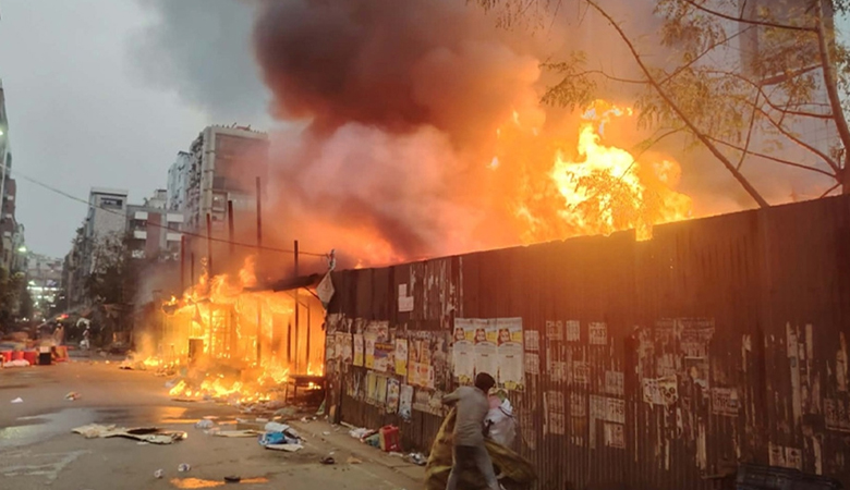 রাজধানীর উত্তরায় কাঁচাবাজারে আগুন, নিয়ন্ত্রণে ফায়ার সার্ভিসের ৫ ইউনিট