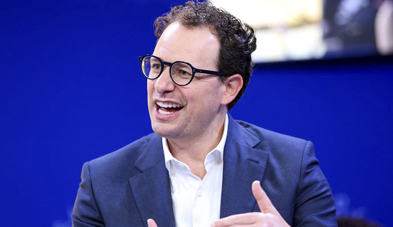 এআইয়ের ঝুঁকি দোরগোড়ায়, জেগে ওঠার সতর্কতা অ্যানথ্রপিক প্রধানের