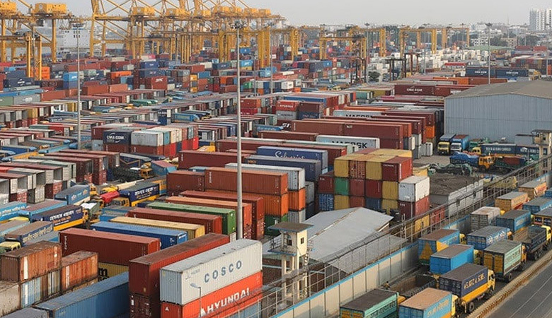 অনির্দিষ্টকালের ধর্মঘট শুরু, চট্টগ্রাম বন্দরে অচলাবস্থা