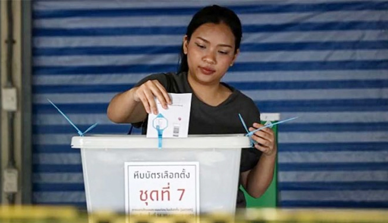 থাইল্যান্ডে সংবিধান পরিবর্তনের প্রশ্নে চলছে গণভোট