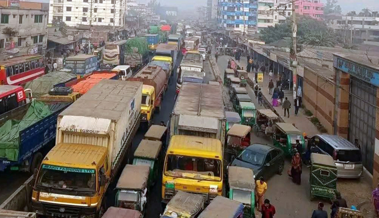 ৫০ কিলোমিটার যানজট গাজীপুর মহাসড়কে, ভাড়া নিচ্ছে তিনগুন
