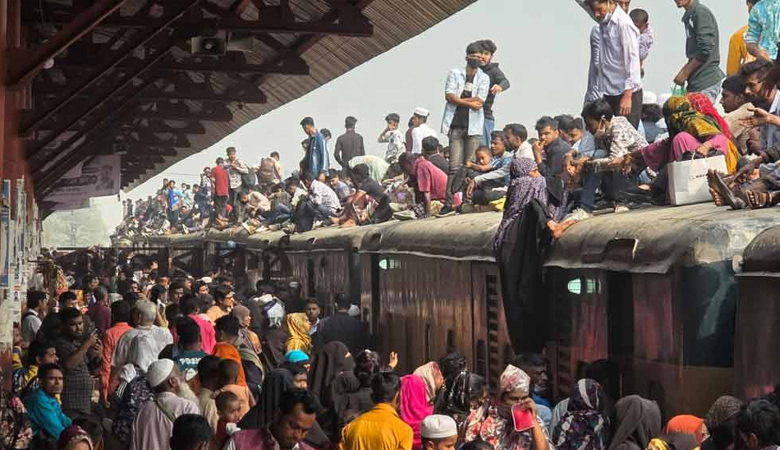 ঈদের ছুটির মতোই ভোট দিতে গ্রামে যাচ্ছে মানুষ