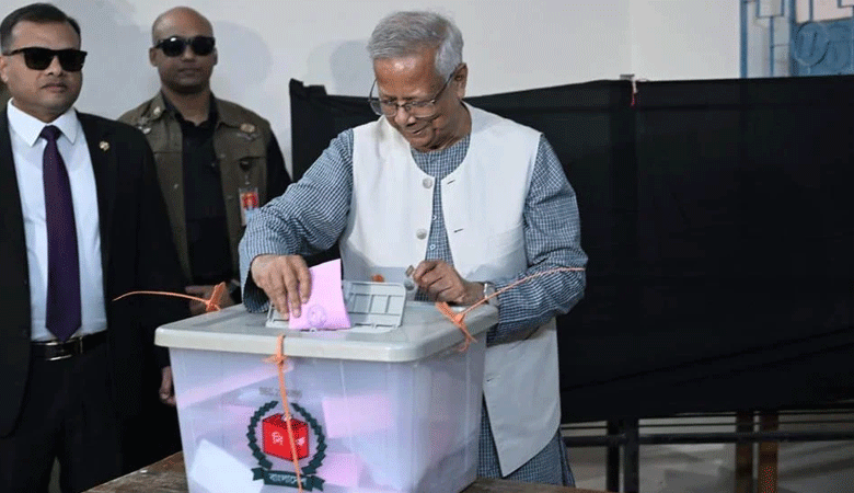 ভোট দিলেন প্রধান উপদেষ্টা