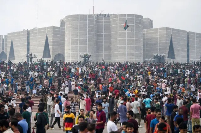 গণতন্ত্রের পরীক্ষায় নতুন সরকার