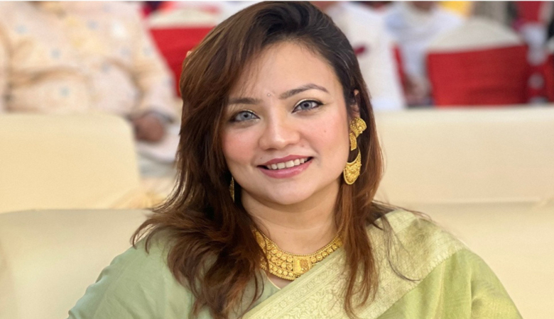 একাধিক স্ক্রিনশট ফাঁস করলেন ঢাবি শিক্ষক মোনামি