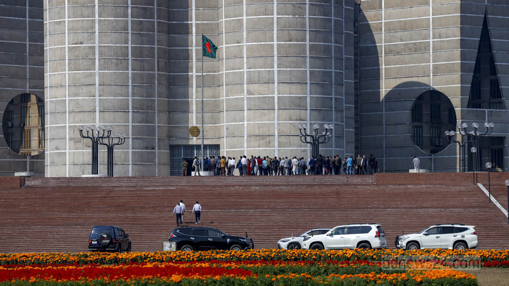 নতুন সরকারের শপথ আজ