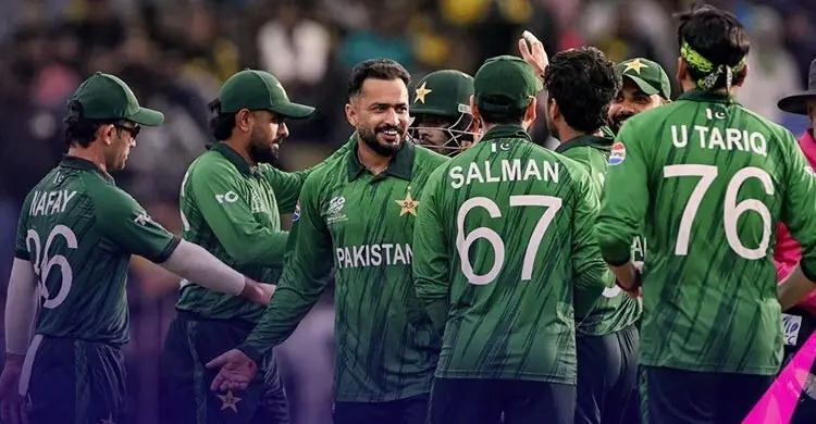 ফারহানের বিধ্বংসী সেঞ্চুরিতে ভর করে সুপার এইটে পাকিস্তান