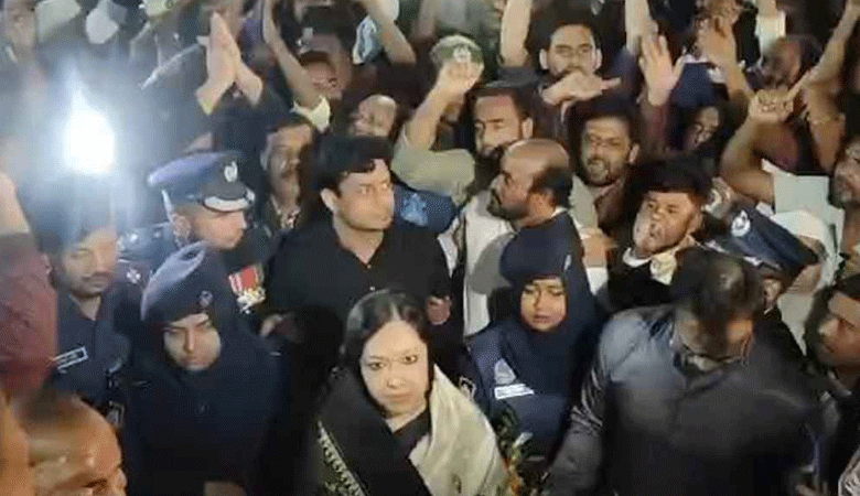 শ্রদ্ধা জানাতে গিয়ে রুমিন ফারহানাকে বিএনপি নেতাকর্মীদের বাধা
