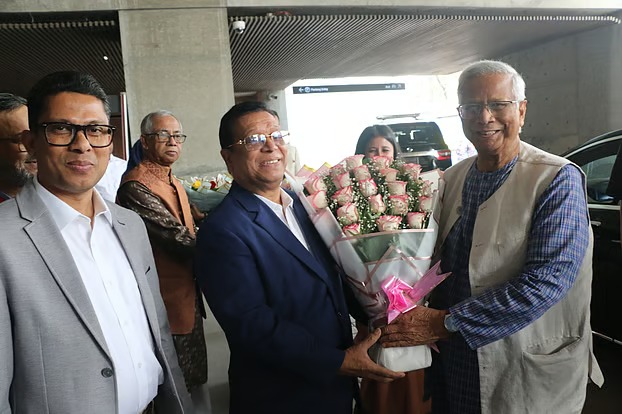 দেড় বছর পর আপন অঙ্গনে অধ্যাপক ইউনূস