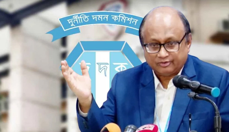 দুদক চেয়ারম্যান ও দুই কমিশনারের পদত্যাগ