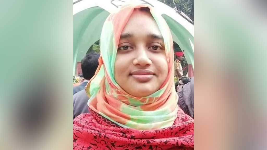 অন্য বিভাগে বদলি করায় বিশ্ববিদ্যালয় শিক্ষিকার গলা কাটলেন কর্মচারী