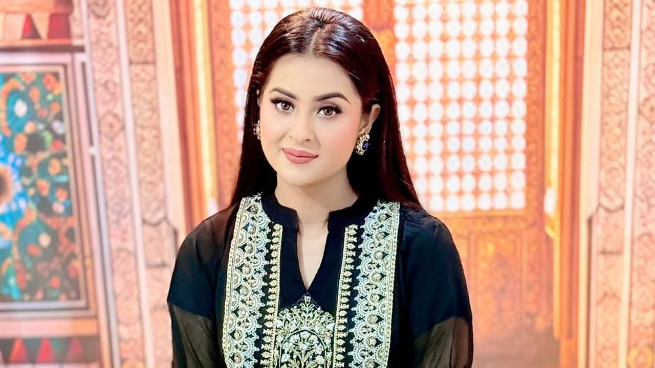 গান শোনাবেন বুবলী