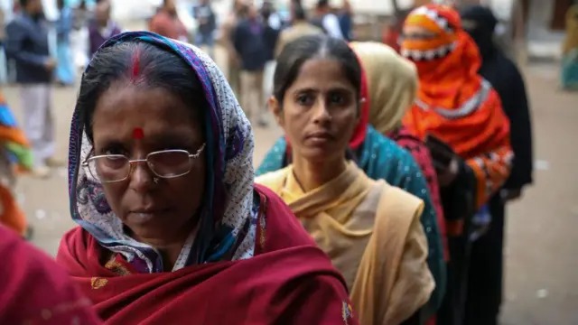 ভোটে নারী, প্রচারে নারী-প্রার্থী তালিকায় কেন নয়?