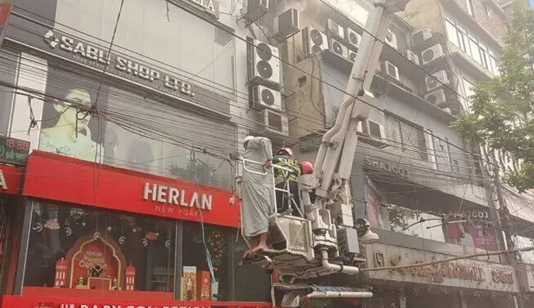 মিরপুরে আগুন নিয়ন্ত্রণে: নিরাপদে উদ্ধার ২৩ জন