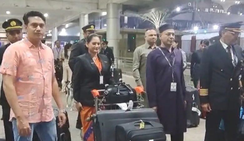 দেশে ফিরেছেন দোহায় আটকে থাকা বিমানের ১২ ক্রু