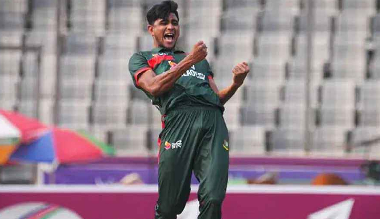 আগুন ঝরালেন নাহিদ,পাকিস্তান সর্বনিম্ন রানে অলআউট