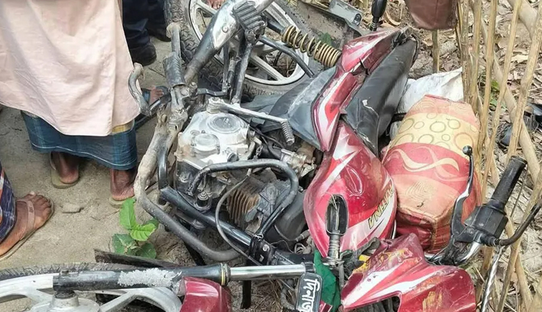 ঈদের ছুটিতে বাড়ি ফেরার পথে একই পরিবারের ৩ জন নিহত