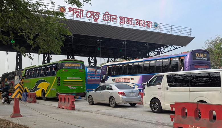 পদ্মা সেতু হয়ে ঈদযাত্রায় নেই যানজট, বাড়তি ভাড়ার অভিযোগ
