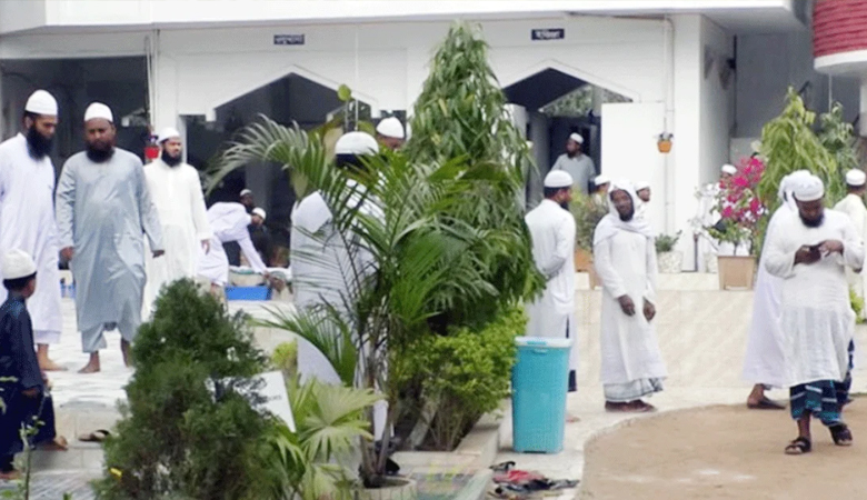 যশোরে এক মসজিদেই ইতিকাফে বসেছেন ৯ দেশের ১৬০০ মুসল্লি