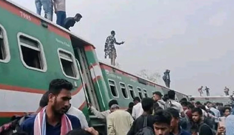 সান্তাহারে নীলসাগর ট্রেনের ৯ বগি লাইনচ্যুত