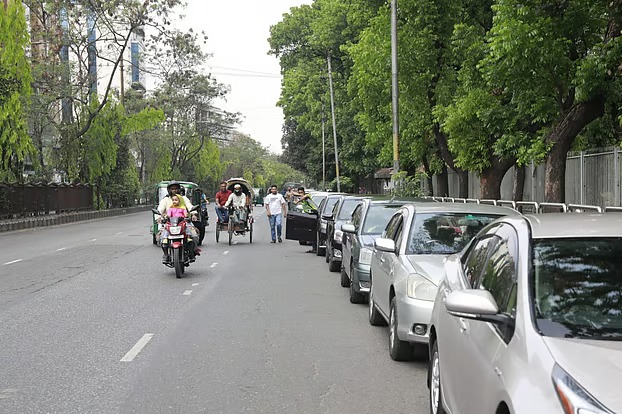 রেশনিং তুলে নেওয়ার পরও কাটেনি জ্বালানি সংকট, রাজধানীজুড়ে ভোগান্তি