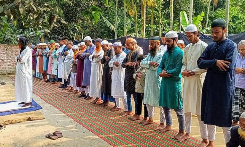 আরবের সঙ্গে মিল রেখে কয়েক জেলায় ঈদ উদযাপন