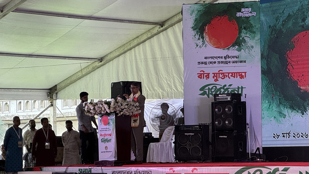 চব্বিশকে স্বাধীনতার সমান করলে বিপর্যয় হবে