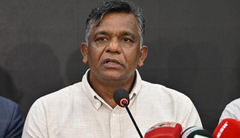 দেশে ফিরলেন বিসিবি সভাপতি বুলবুল