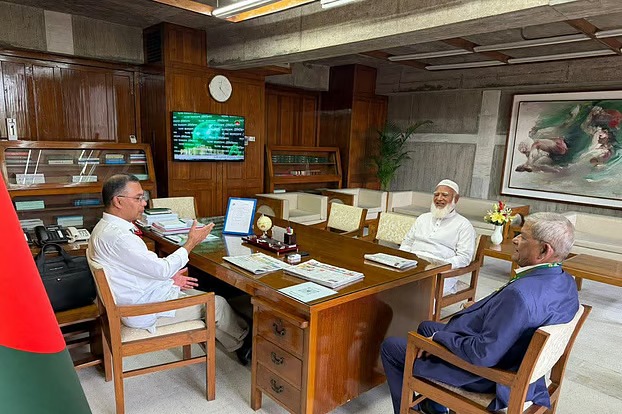 বিরোধীদলীয় নেতার আগ্রহে প্রধানমন্ত্রীর সঙ্গে ২০ মিনিটের আলাপ