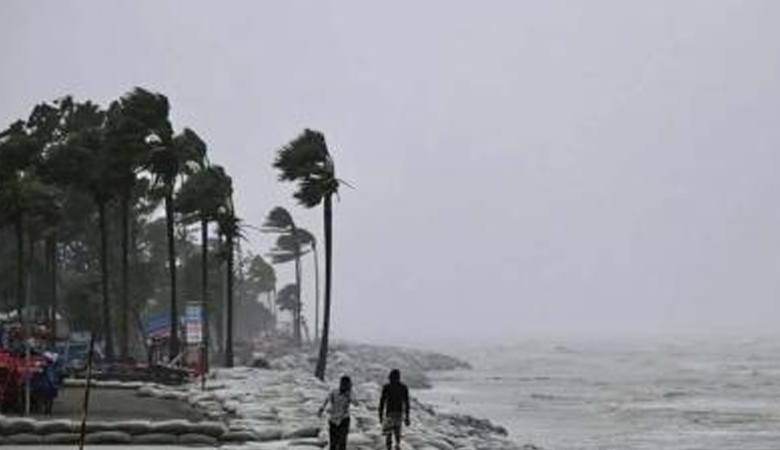 দেশের ১৫ অঞ্চলে ঝড়ের আশঙ্কা, নদীবন্দরে সতর্কতা সংকেত