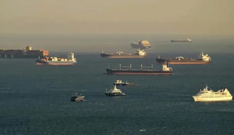 আটকে পড়া বাংলাদেশী ৬ জাহাজ হরমুজ প্রণালী পার হওয়ার অনুমতি দিলো ইরান