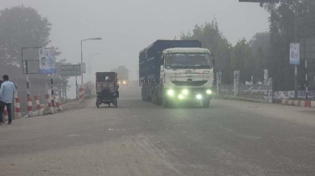 পঞ্চগড়ে চৈত্র মাসে শীত আর ঘন কুয়াশা