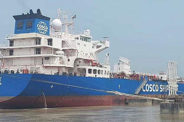 ২৭ হাজার টন ডিজেল নিয়ে সিঙ্গাপুর থেকে এসেছে আরো এক জাহাজ