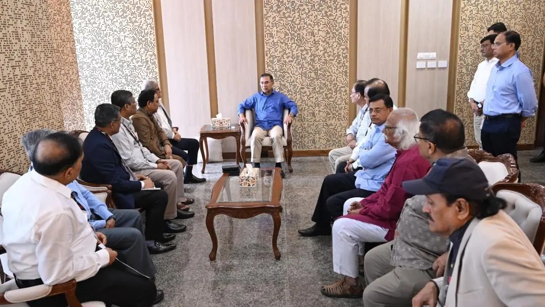 টানা ১৬ ঘণ্টা অফিস করলেন প্রধানমন্ত্রী