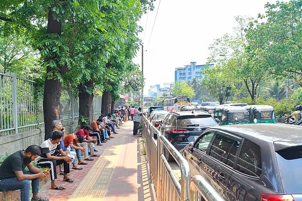 মহানগর থেকে পাহাড়, তেলের জন্য হাহাকার